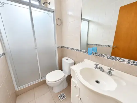 Casa de pasillo 4 dormitorios - Leguizamon 945 bis