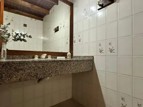 Casa 4 ambientes con 2 baños