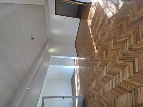 9 de Julio 2100, Piso 1