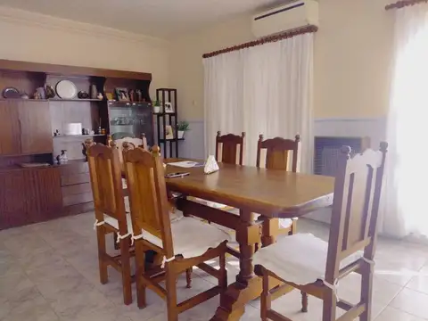 CASA AMUEBLADA DE 3 AMBIENTES/COCHERA-JAUREGUI