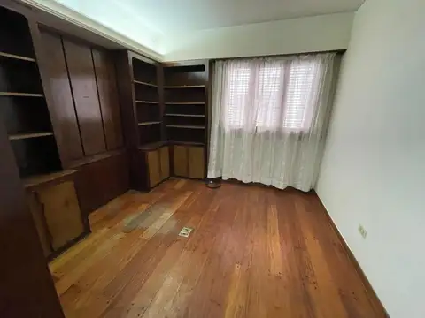 Casa en venta - 3 Dormitorios 2 Baños - Lanús