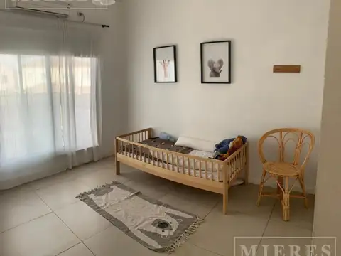 Casa en Alquiler con 1 cochera