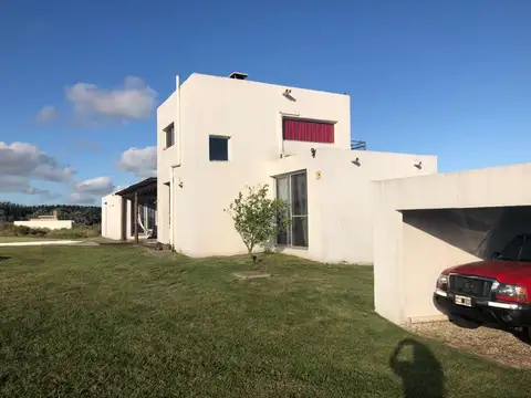 Casa 7 ambientes con 2 baños