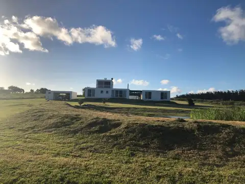 Casa en Venta con 4 cocheras