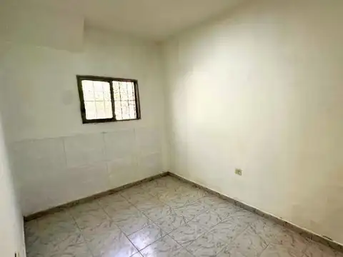 Alberdi: casa interna con patio y terraza