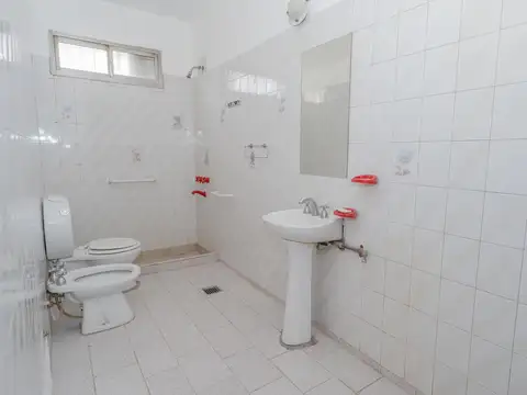 Casa 5 ambientes con 1 baño