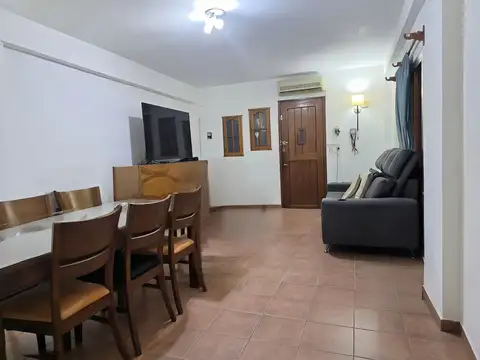 Casa 6 ambientes con 2 baños