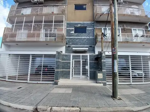 Departamento 2 ambientes con cochera