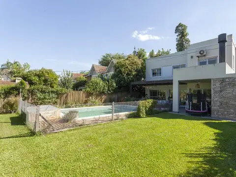 CASA EN VENTA DOS PLANTAS CON PISCINA