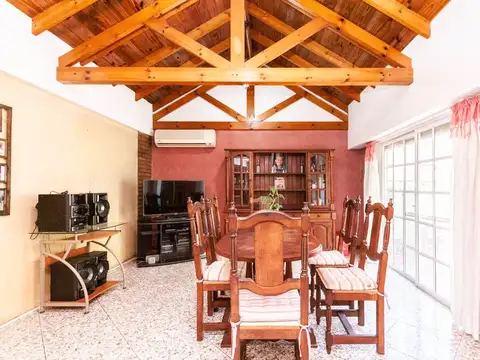 Manuela Pedraza 2500