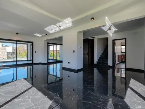 VENTA CASA 5 AMBIENTES A ESTRENAR RUMENCO JOVEN