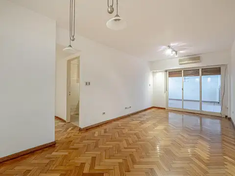 A una cuadra de Cabildo! 3 amb con 2 baños y patio de 40 m2!