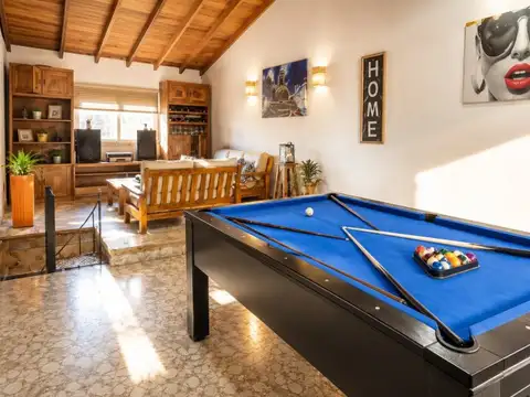 Casa 5 ambientes con 2 baños