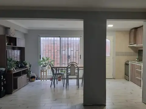 Casa 3 ambientes con 2 baños