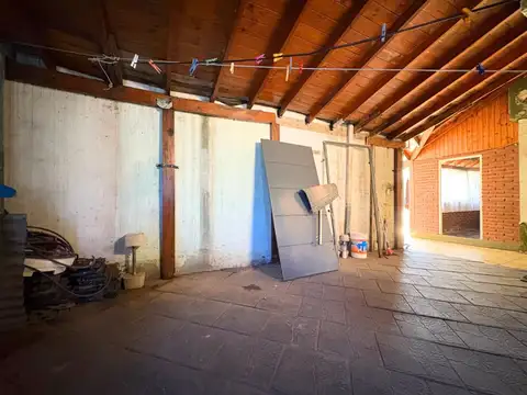 Casa en Venta en Isidro Casanova, USD 182.000