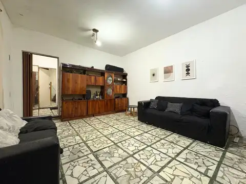 Venta Casa 7 Ambientes Isidro Casanova con pileta