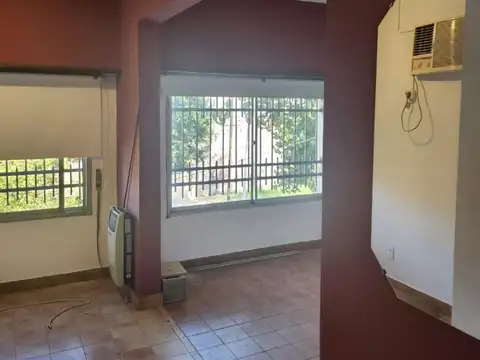 Duplex 3 ambientes, 2 baños, muy buena ubicacion