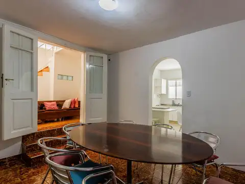 Alquiler, PH, Sin Expensas, 4 Ambientes, 2 Baños y Parrilla en Villa Urquiza, Apto Profesional