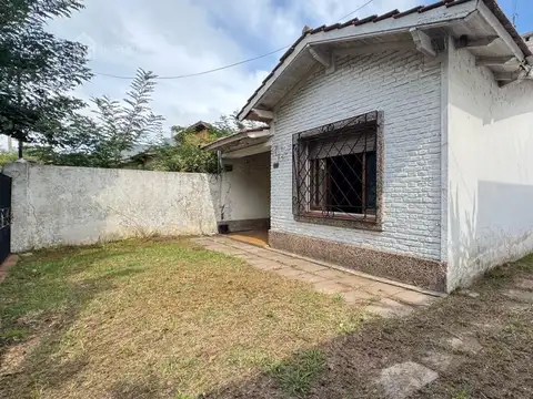 CASA EN VENTA CITY BELL 2 DORMITORIOS