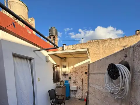 Casa 5 ambientes con 2 baños
