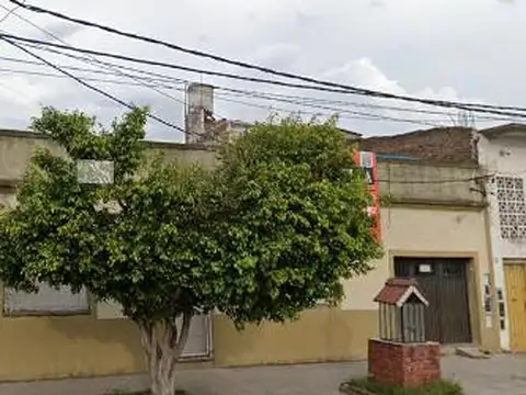 Importante propiedad: Casa más dos amplios galpones para renta o explotación