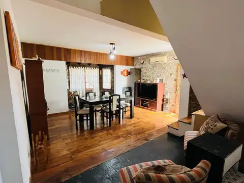 Depto Tipo Casa en Venta de 5 ambientes