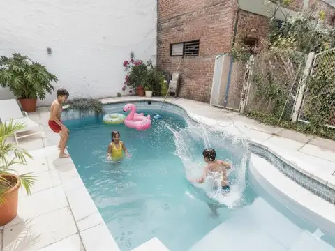 Casa s/ Lote Propio - Fondo de 20 mts con Piscina Quincho y parque.