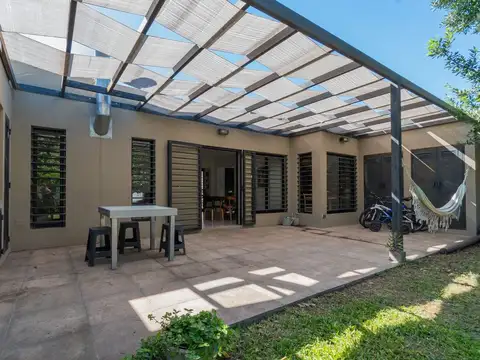 Vta Casa 2 dorm en Pilar con gran parque y pileta