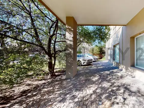 Casa 9 ambientes con 3 baños