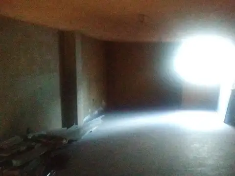 Local 80m2 en 2 plantas a mts de Ruta 8 y Triunvirato