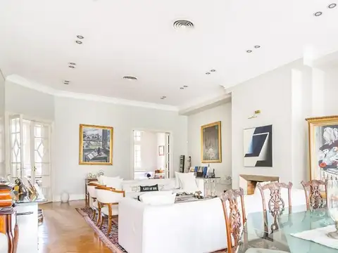 Casa en Venta con 3 cocheras