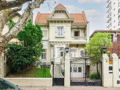 Exclusiva Casa 4 Plantas de Estilo 850 m² C/jardín y Pileta