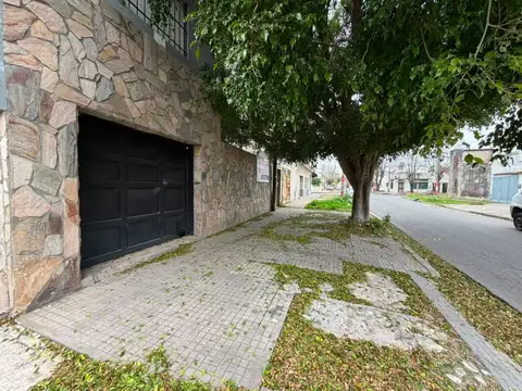 CASA EN VENTA LA PLATA 3 DORMITORIOS