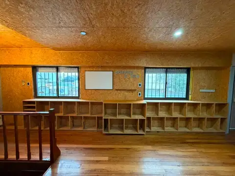 Casa 8 ambientes con 2 baños