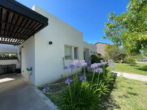 Casa en VENTA CON RENTA - Barrio San Francisco - Villanueva