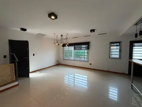 Depto Tipo Casa 3 ambientes con 2 baños