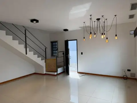 Depto Tipo Casa en Alquiler en Adrogue, $ 1.400.000