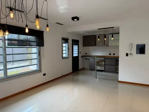 Depto Tipo Casa en Alquiler con 1 cocheras