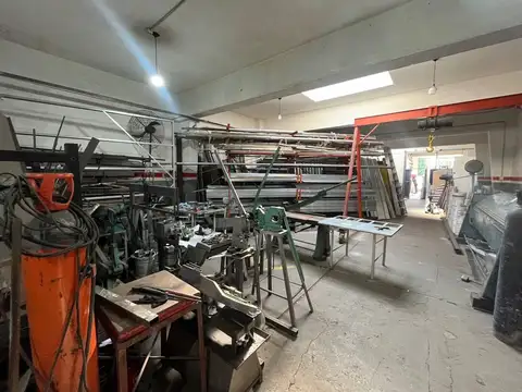 Galpon en Venta 45  mts Fondo