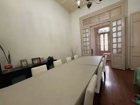 Venta casa de epoca v. lugano 4 amb lote de 896 m2
