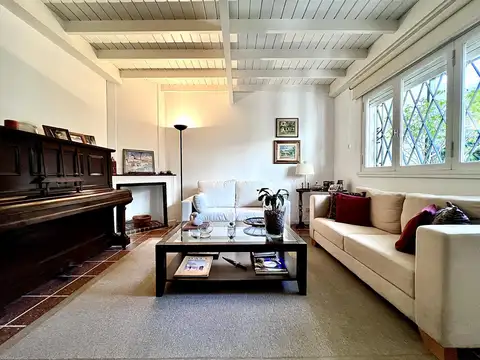 Casa en  Venta de 2 Plantas con Gran Playroom y Jardín - Vicente López