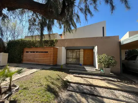 Exclusiva propiedad en Solares de Guariento.