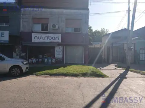 Casa con Local y Terreno amplio