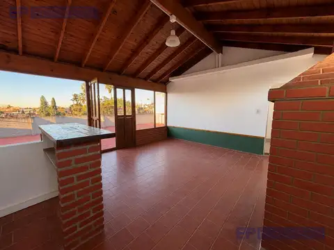 Depto Tipo Casa en Alquiler de 5 ambientes