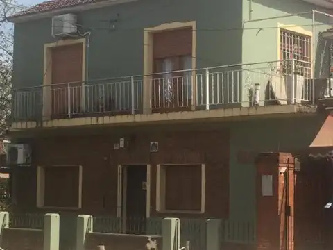Hermosa casa de 4 ambientes con amplio terreno en Monte Grande