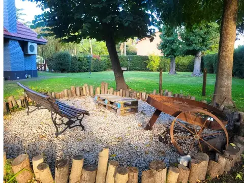 CASA 5 AMB EN DOBLE LOTE C/QUINCHO. LA MARTONA