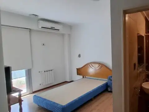 Departamento 8 ambientes con 2 baños