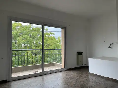 Departamento en Alquiler en Ezpeleta Este, $ 700.000