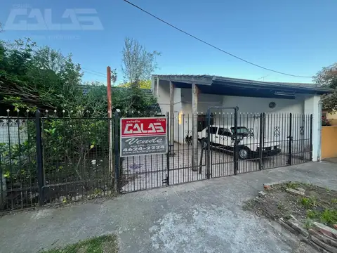 Casa 3 ambientes a refaccionar con lote propio y fondo en Ituzaingó Norte – Villa Udaondo