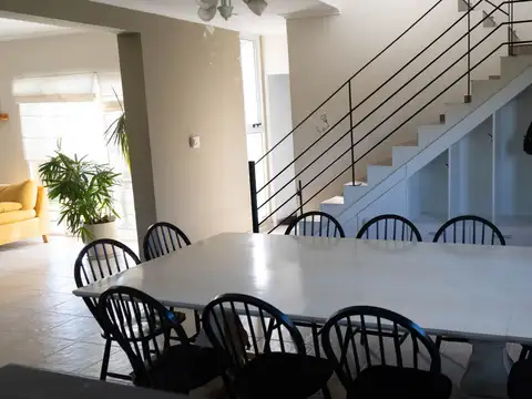 Casa 6 ambientes con 1 baño